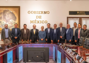 Sheinbaum se reúne con gobernadores de Sonora, Coahuila y Durango para afrontar el cierre de la frontera al ganado mexicano