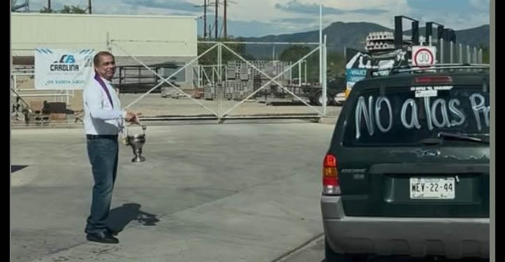 Rocío de esperanza: emotiva bendición del Padre Melendrez en manifestación contra las presas