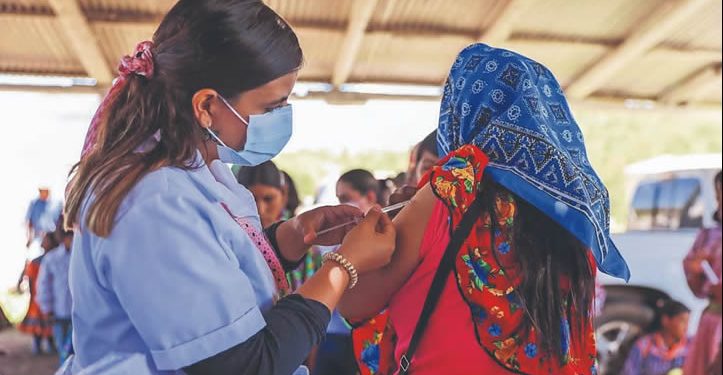 Redoblan esfuerzos para contener el brote de sarampión