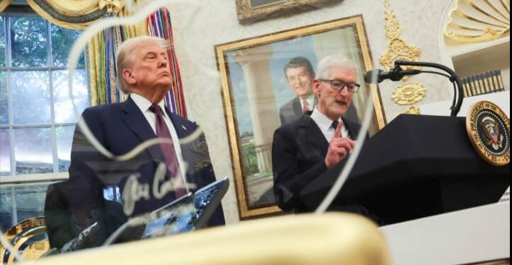 Apple cede ante Trump y eleva su inversión a 600 mil mdd en EU