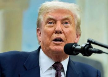 Trump lanza arancel de 100% para chips importados