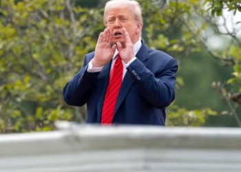 Trump amenaza a la UE con aranceles del 35% si no invierte 600.000 millones de dólares en Estados Unidos