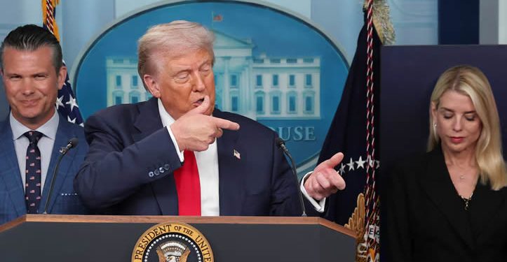 Trump ordena desplegar la Guardia Nacional en Washington y toma el control de la policía local