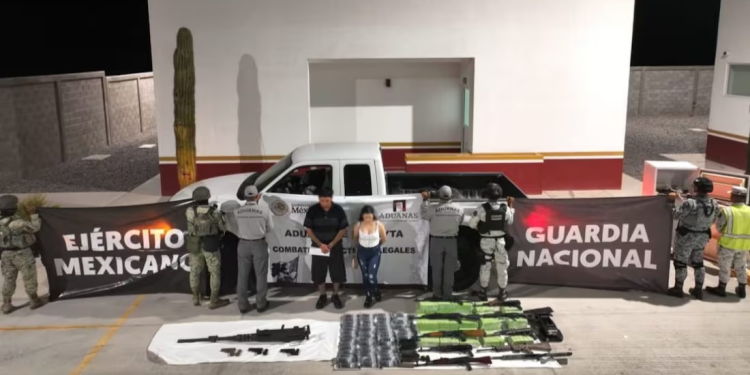 Caen dos en Sonora por intentar ingresar arsenal a México; aseguran 14 armas y 14 mil cartuchos