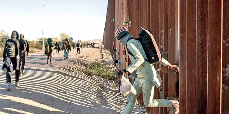 Presumen tutorial en la web para cruzar ilegalmente a EU; advierten riesgos