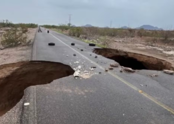 Fuertes lluvias ocasionan socavón en carretera Cero Sur en Sonora; impide tránsito a región costera de Hermosillo