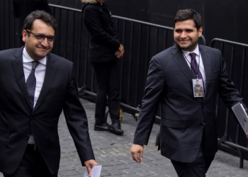 Concede juez a Andy y Bobby López Beltrán suspensión “contra cualquier captura”, revela Claudio Ochoa