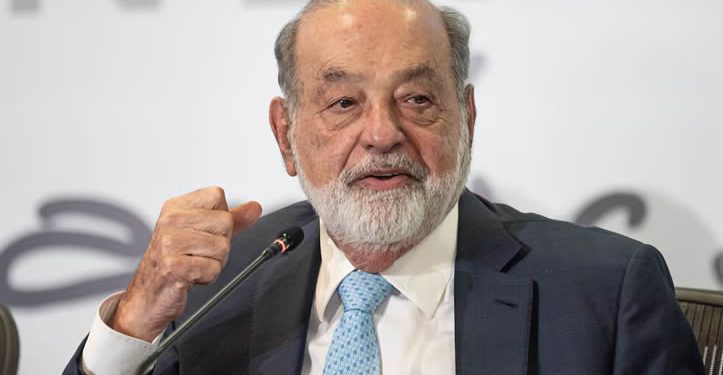 Carlos Slim firma un contrato con Pemex de 1.991 millones de dólares para la perforación de pozos