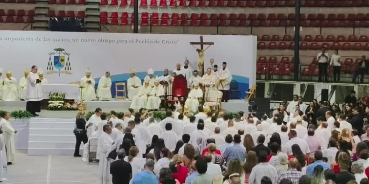Consagran a nuevo Obispo en Nogales, Sonora