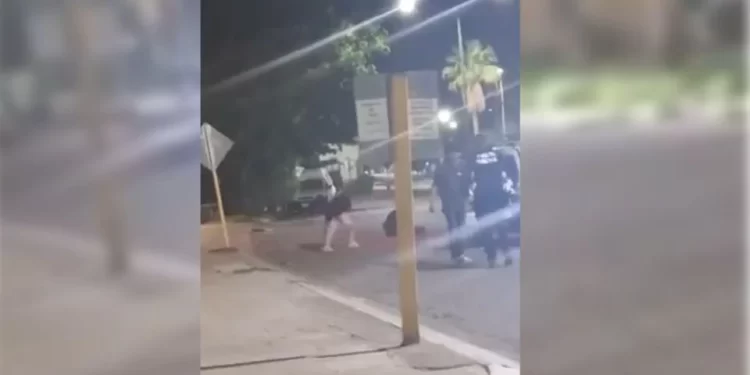 Policía municipal fue agredido por dos jóvenes en Hermosillo; ya hay un sujeto detenido