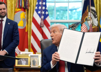 Trump firma un decreto para permitir que TikTok siga operando en Estados Unidos