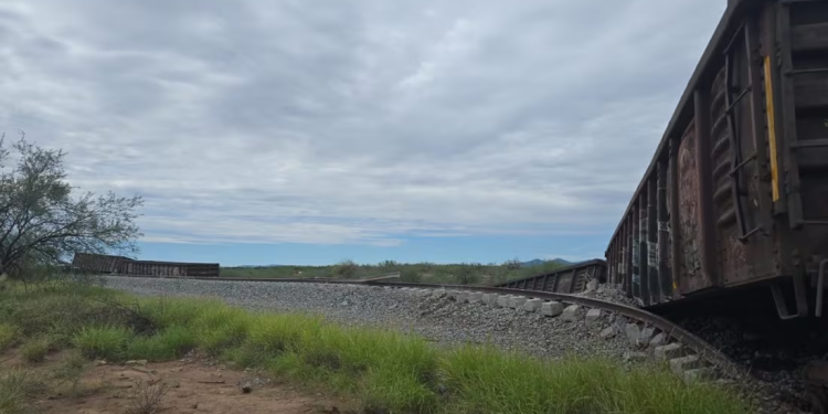 Se descarrila tren con 9 vagones en Carbó, transportaba cobre