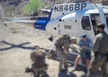 Patrulla Fronteriza auxilia a senderista deshidratado en el desierto de Yuma