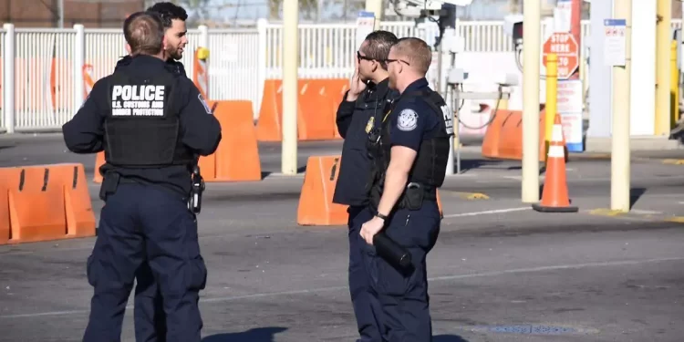 ¿Qué pasa si te niegas a que un agente CBP revise tu celular al cruzar a Estados Unidos?