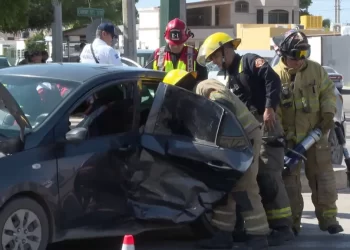 Auto se Pasa el Semáforo y Provoca Carambola en Colonia San Ángel, en Hermosillo