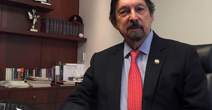 Conceden licencia a Napoleón Gómez Urrutia para separarse del cargo de diputado