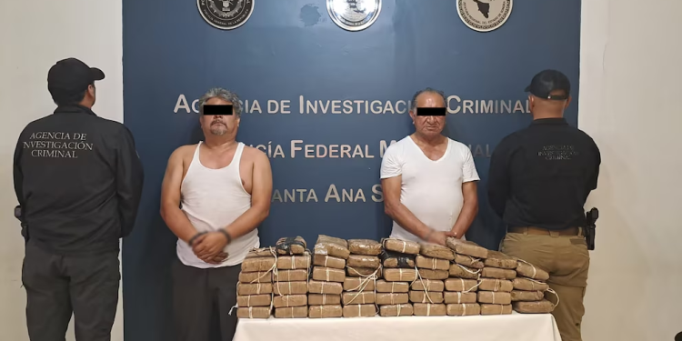 Descubren compartimento secreto con heroína y fentanilo en camión de pasajeros en Sonora; hay dos detenidos