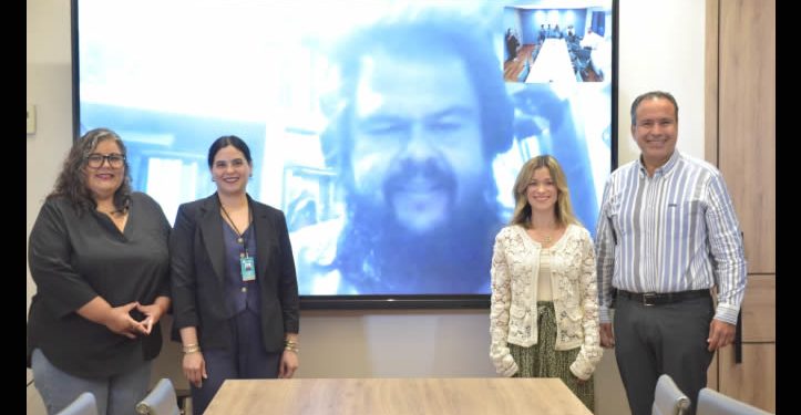 Entrega Astiazarán Premio Nacional de Poesía Alonso Vidal