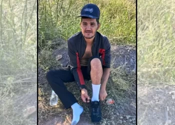 Buscan a familiares de joven que va caminando de Sonora a Sinaloa