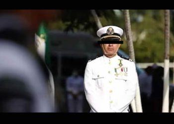 Detienen al vicealmirante Manuel Farías por red de huachicol fiscal, sobrino político de Secretario de Marina con AMLO