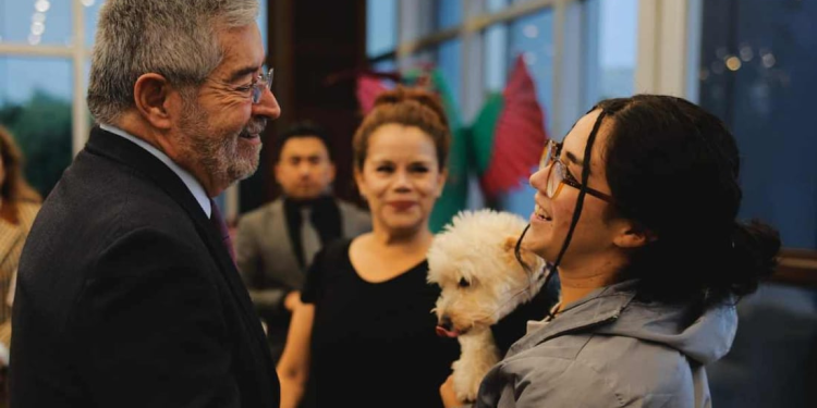 Llegan a México los seis mexicanos detenidos en Israel; los recibe Juan Ramón de la Fuente