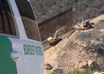Más muro fronterizo y barreras inteligentes: Millones de dólares para reforzar la frontera
