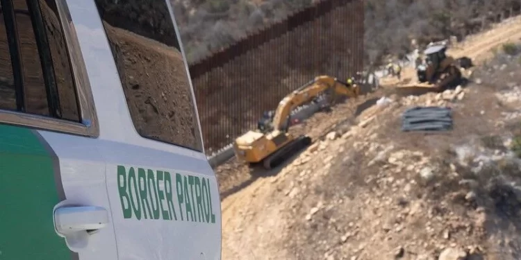 Más muro fronterizo y barreras inteligentes: Millones de dólares para reforzar la frontera