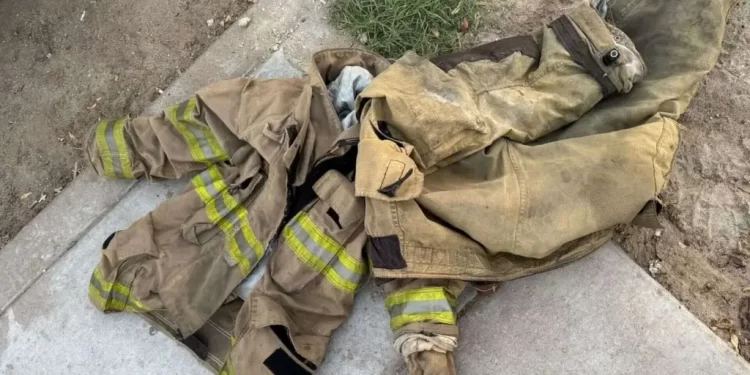 Detienen a Hombre que Robó Traje de Bombero y Pedía Donativos a Ciudadanos en SLRC