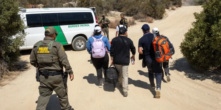 Los casos mensuales de la Patrulla Fronteriza aumentan más del 50 por ciento, pero aún por debajo del 2024