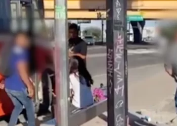 Hombres Protagonizan Pelea en Parada de Camión en Hermosillo; Fiscalía Investiga los Hechos