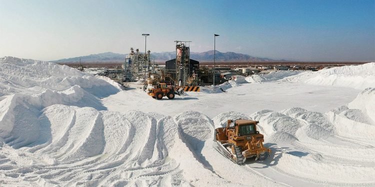 Inversionistas piden a Sheinbaum dar luz verde a coinversión para extraer litio en Sonora y Chihuahua