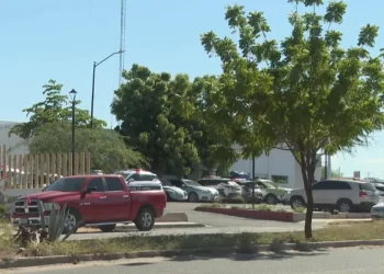 Sujeto Detenido por Golpear a un Joven Frente a Comandancia de Policía Municipal en Hermosillo