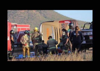 Vuelca camión de TUFESA deja seis fallecidos en la carretera Guaymas-Hermosillo