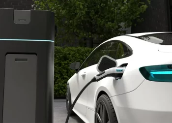 Mitos y realidades: lo que debes considerar si estás pensando en comprar un auto eléctrico, según experto