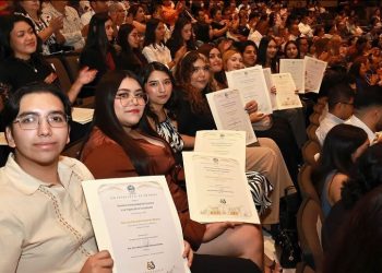 Reciben el Premio Trayectoria Estudiantil 2025 los mejores alumnos de a UNISON