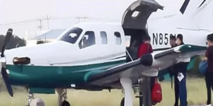 Captan a Fernández Noroña en jet privado durante gira en Coahuila