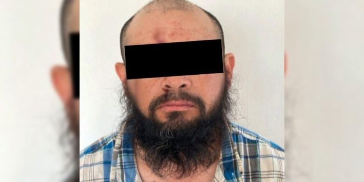 Detienen a sujeto por desorden público y se desquita golpeando salvajemente a su compañero de celda