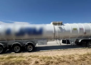 Detienen a Dos Personas por Transportar Presunto Hidrocarburo Ilegal en Carretera Guaymas-Hermosillo