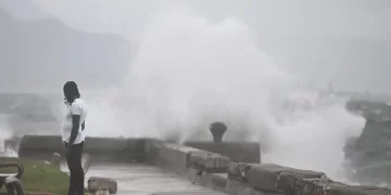 Jamaica espera el impacto del huracán Melissa: “No hay infraestructura que pueda resistir una categoría 5 en la región”