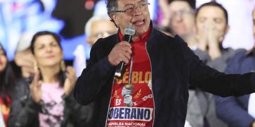 Miles marchan en Bogotá en apoyo a Petro frente a Trump