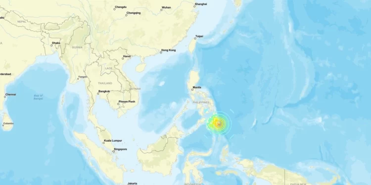 Terremoto de magnitud 7.4 sacude las costas de Filipinas y activa alerta de tsunami
