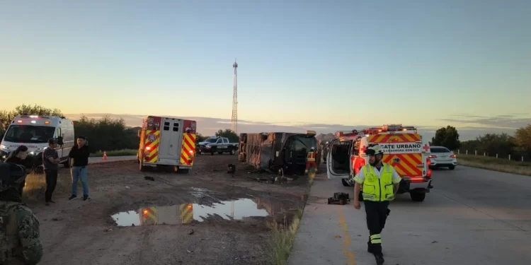 Giran órdenes de aprehensión contra conductores de autobús tras accidente en Sonora