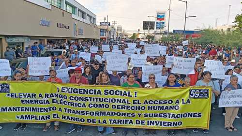 Marchan 8 mil personas en Sonora para exigir a CFE mejorar el servicio