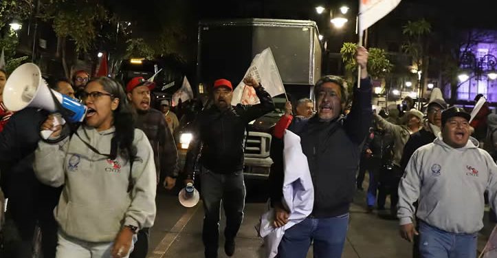 Maestros de la CNTE ‘toman’ el Zócalo de la CDMX; inician paro nacional de 48 horas