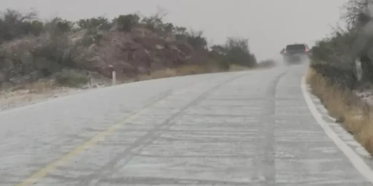 Cae Primera Nevada de la Temporada en Carretera Agua Prieta – Esqueda