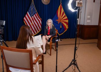 De la crisis del fentanilo a la escasez de agua: la gobernadora Katie Hobbs habla de sus prioridades para Arizona