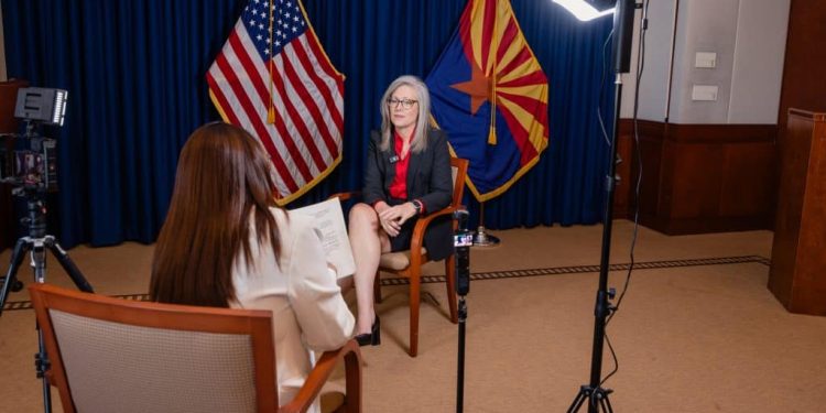 De la crisis del fentanilo a la escasez de agua: la gobernadora Katie Hobbs habla de sus prioridades para Arizona