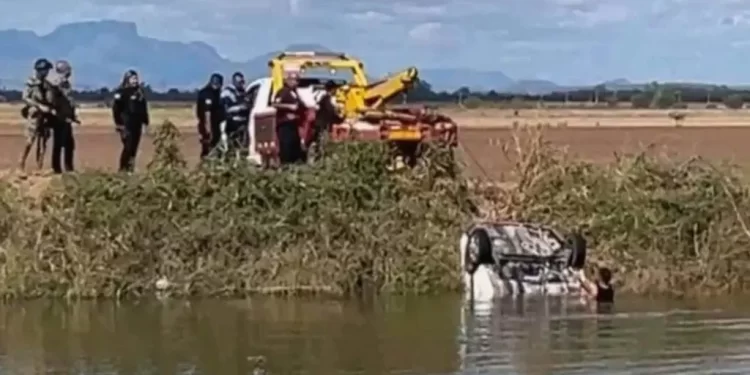 Mueren Tres Personas al Caer Dentro de su Auto a Canal de Riego en Ciudad Obregón