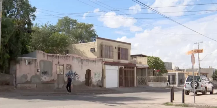 Detienen a Tres Sujetos Armados a Bordo de Vehículo con Reporte de Robo en Hermosillo