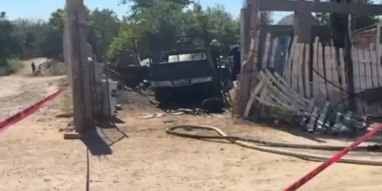 Vehículo Resulta en Pérdidas Totales tras Incendiarse por Completo en Hermosillo